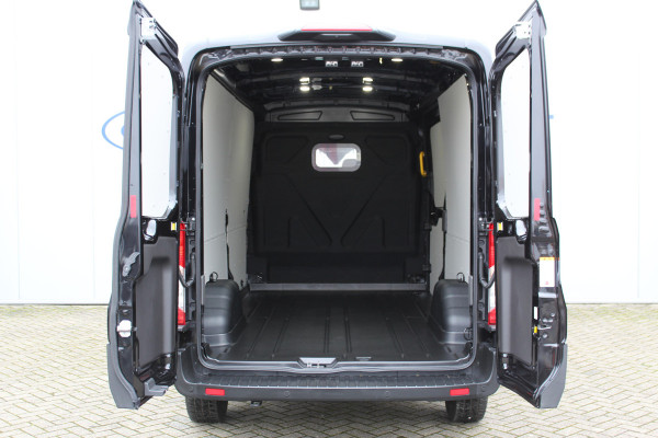 Ford Transit 350 2.0-130pk TDCI L3H2 Trend. Net ingereden, uit voorraad leverbaar ! Volautm. airco, metallic lak, lane- en side assist, adaptive cruise, navigatie by Apple carplay/Android auto cntrl, bijrijdersbank, USB aansluiting etc.