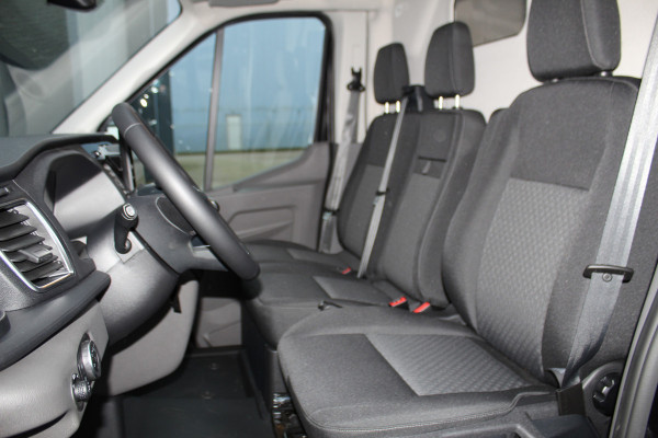 Ford Transit 350 2.0-130pk TDCI L3H2 Trend. Net ingereden, uit voorraad leverbaar ! Volautm. airco, metallic lak, lane- en side assist, adaptive cruise, navigatie by Apple carplay/Android auto cntrl, bijrijdersbank, USB aansluiting etc.