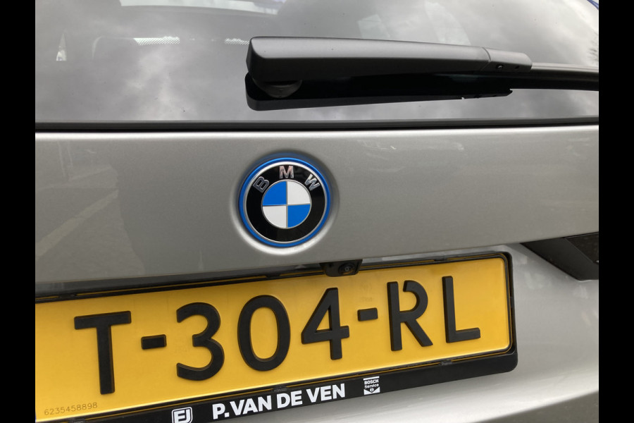 BMW iX1 xDrive30 Launch Edition 67 kWh M-Sport | 360 graden cameras | Harman/Kardon | Adapt. Cruise | Panoramadak | Elek. trekhaak | Elek. stoelen met geheugen | etc. etc.