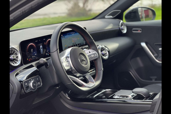Mercedes-Benz A-Klasse 220 4MATIC AMG Panoramadak|Burmester®|Camera 360°|AppleCarplay|DAB+|Sfeerverlichting