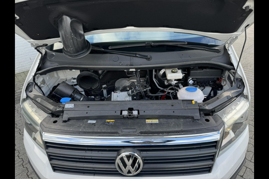 Volkswagen Crafter 30 2.0 TDI L3H3 Highline Carplay DAB Cruise Verwarmde voorruit Trekhaak Lat om Lat