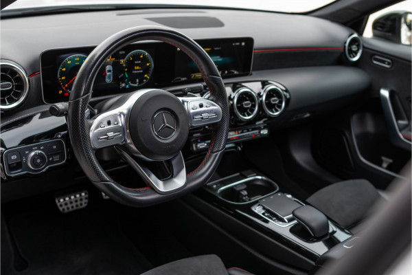 Mercedes-Benz A-Klasse 180 d AMG Night | Panorama | Widescreen | LED | MBUX Aut7