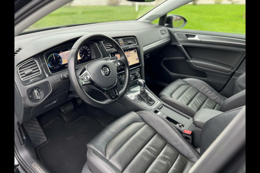 Volkswagen e-Golf Automaat Keyless|Camera|Dynaudio|DAB+|AppleCarplay|Adaptive Cruise|Front assist