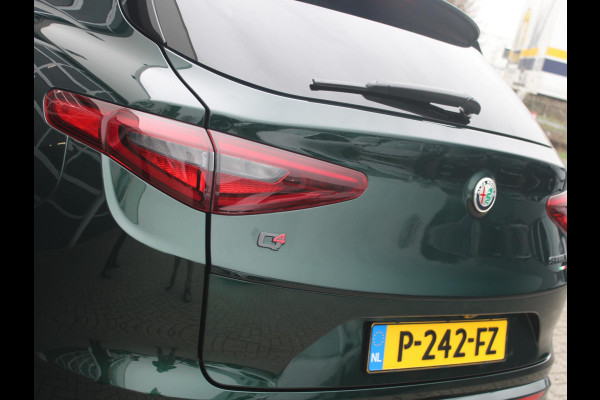 Alfa Romeo Stelvio 2.0 Turbo Aut. 280pk AWD Veloce | Schuif/Kanteldak | Elektrische trekhaak | Adapt. Cruise | Harman Kardon | Leder Dashboard