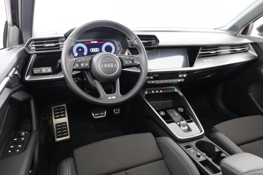 Audi A3 Limousine 30 TFSI S edition 110 pk Automaat | Verlengde garantie | Navigatie | Panoramadak |  Parkeersensoren achter |