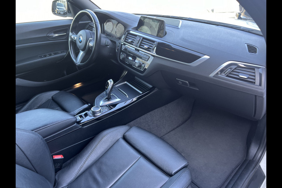 BMW 2 Serie Cabrio 218i High Executive M Sport Pakket, Leder, 18"LMV, Navigatie, Windscherm . Een proefrit levert het bewijs. Neem contact op en we maken een afspraak!