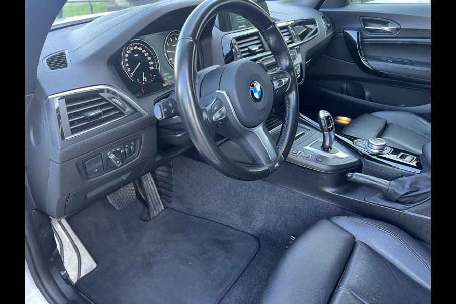 BMW 2 Serie Cabrio 218i High Executive M Sport Pakket, Leder, 18"LMV, Navigatie, Windscherm . Een proefrit levert het bewijs. Neem contact op en we maken een afspraak!