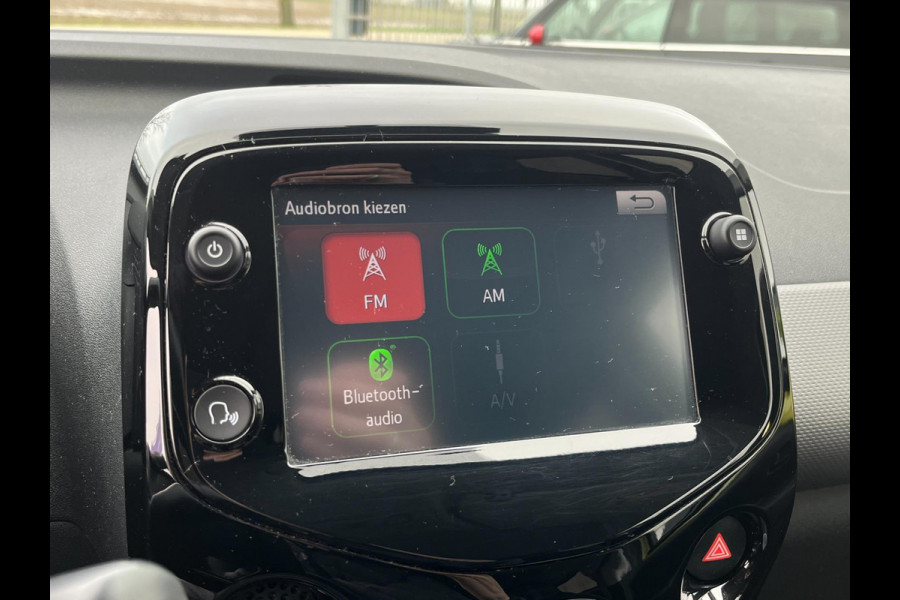 Peugeot 108 1.0 e-VTi Active TOP! CABRIOTOP / CARPLAY / STOELVERWARMING / CAMERA