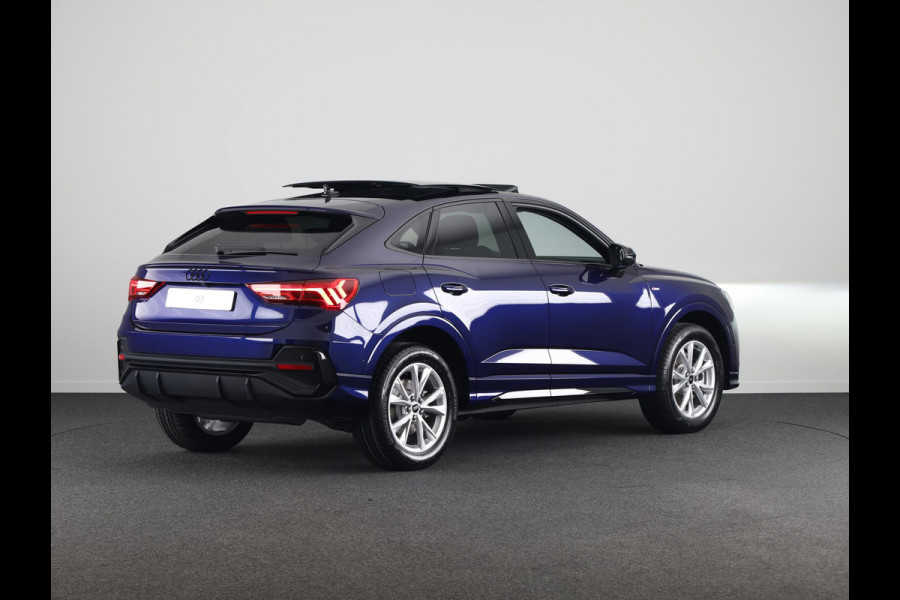 Audi Q3 Sportback 45 TFSI e S Edition Exclusive kleur: Misticblau perleffect