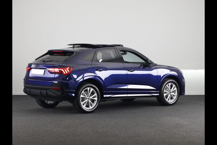 Audi Q3 Sportback 45 TFSI e S Edition Exclusive kleur: Misticblau perleffect