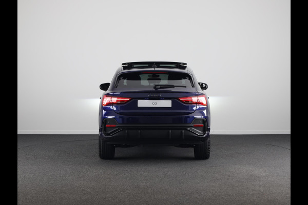 Audi Q3 Sportback 45 TFSI e S Edition Exclusive kleur: Misticblau perleffect