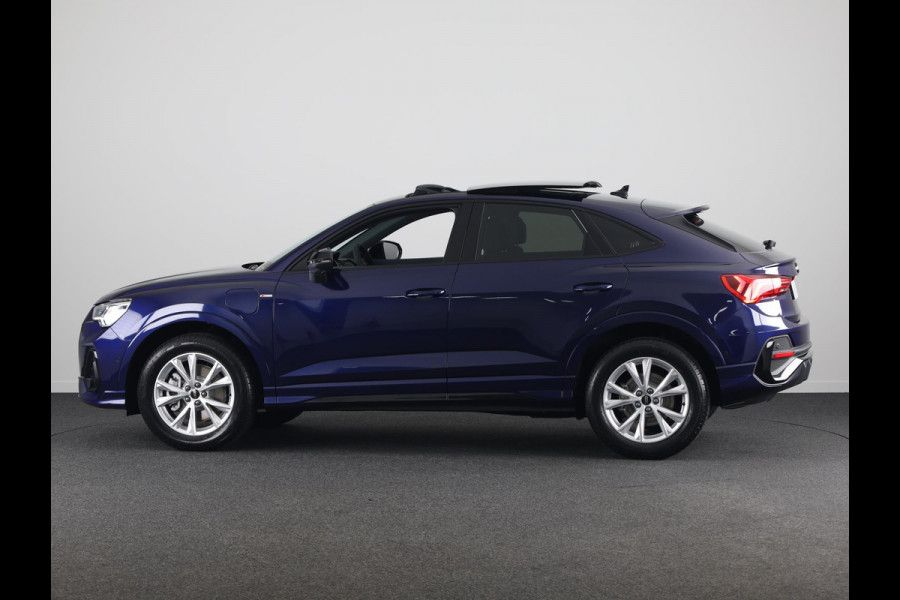 Audi Q3 Sportback 45 TFSI e S Edition Exclusive kleur: Misticblau perleffect