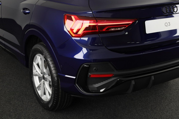 Audi Q3 Sportback 45 TFSI e S Edition Exclusive kleur: Misticblau perleffect