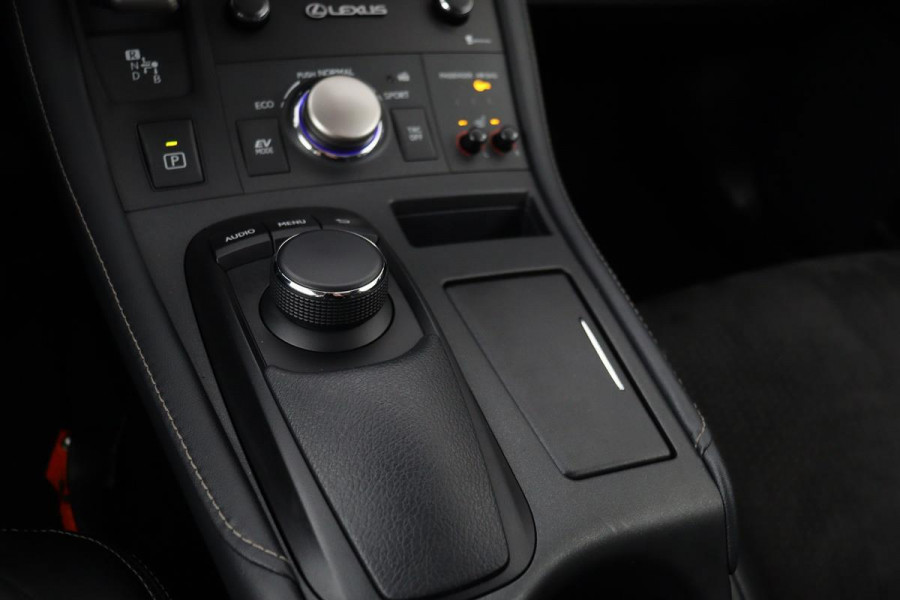 Lexus CT 200h Sport Edition | Schuifdak | Stoelverwarming | Navigatie | Camera | Leder/Alcantara | Climate control | Cruise control