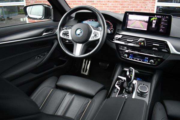 BMW 5 Serie Touring 530e M-Sport Mat-Krijt Pano 20inch ACC Laser HUD Comfortstoel
