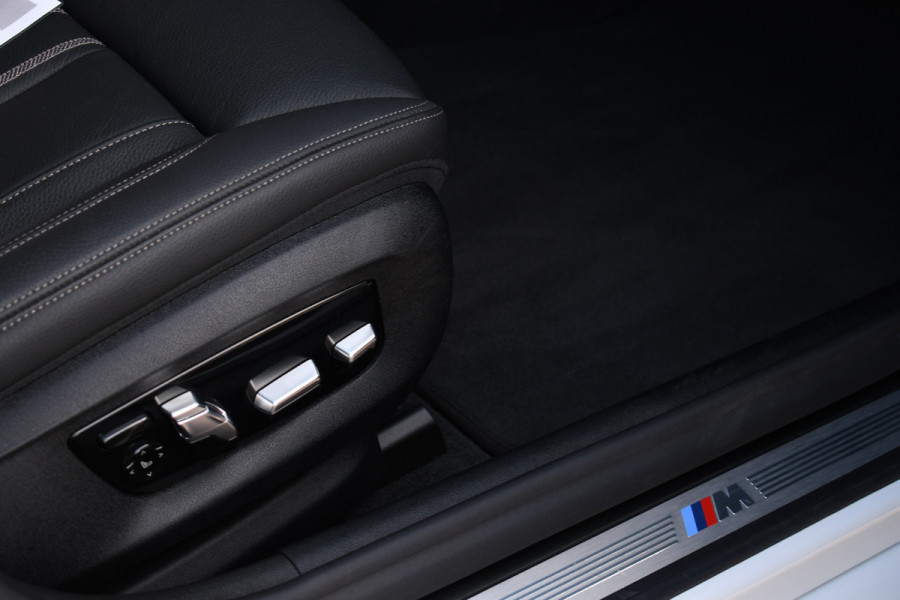 BMW 5 Serie Touring 530e M-Sport Mat-Krijt Pano 20inch ACC Laser HUD Comfortstoel
