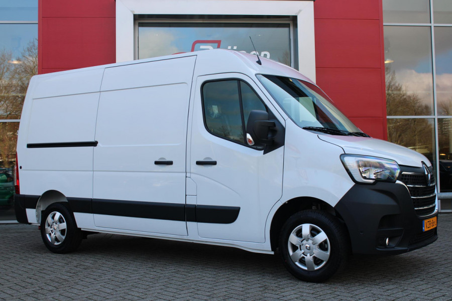 Renault Master T33 2.3 dCi 135PK L2H2 WORK EDITION 3-ZITS | LINKER ZIJSCHUIFDEUR | TREKHAAK | NAVIGATIE | ACHTERUITRIJ CAMERA | PARKEER SENSOREN VOOR / ACHTER | AIRCO | CRUISE CONTROL | MISTLAMPEN VOOR | DODEHOEKDETECTIE | ALL SEASON BANDEN |