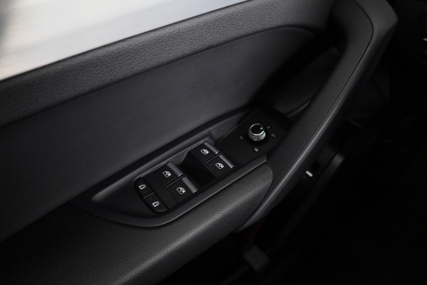 Audi Q5 50 TFSI e S edition 299pk PHEV | Luchtvering | Elek. verst. stoelen | Camera | Stoelverwarming