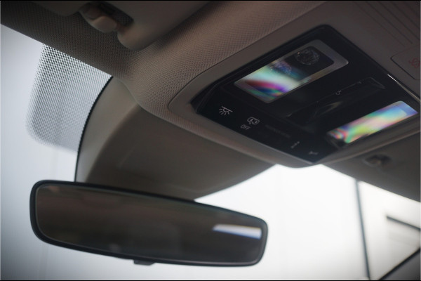 Volkswagen Golf 1.5 eTSI Style | Panoramadak | Massage | Stoelverwarming | LED | App Connect | Adaptive Cruise Control | Stuurverwarming | Keyless start | Parkeersensoren | DSG Automaat | Ambient light | Bluetooth | Climat