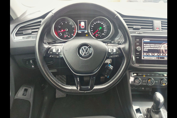 Volkswagen Tiguan 2.0 TSI 4Motion Highline Automaat, airco,cruise,elec trekhaak,elec achterklep,stoel/stuurverwarming,navigatie/achteruitrijcamera,parkeersensoren,