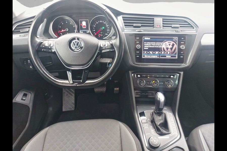 Volkswagen Tiguan 2.0 TSI 4Motion Highline Automaat, airco,cruise,elec trekhaak,elec achterklep,stoel/stuurverwarming,navigatie/achteruitrijcamera,parkeersensoren,