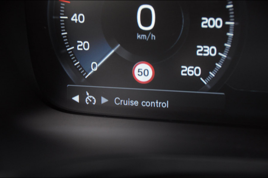Volvo S60 190PK Automaat T4 R-Design / Cruise Control / Apple Carplay / BLIS / Stoelverwarming / R-Design / Verkeersbord Detectie / DAB ontvanger /