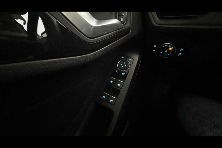 Ford Focus 1.0 EcoBoost ST Line 125 PK 5DRS. LED KOPLAMPEN 18" LM VELGEN CLIMAAT CONTROL