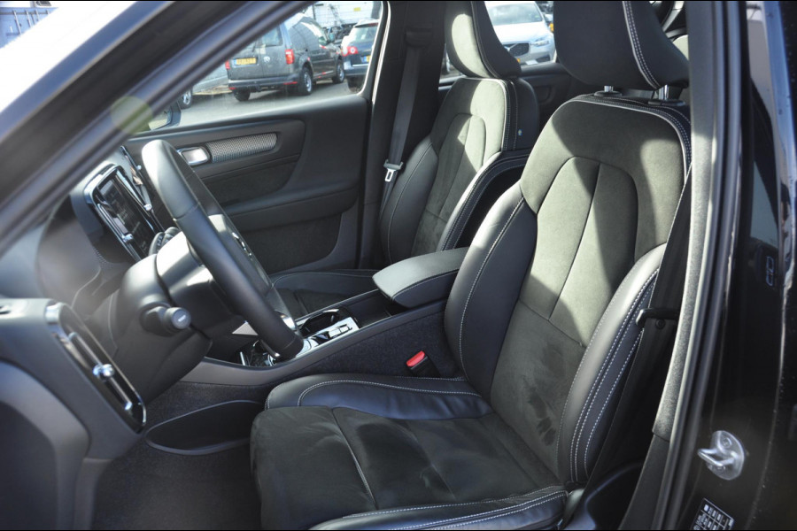 Volvo XC40 T5 262PK Automaat Recharge R-Design / Apple CarPlay/ DAB / Adaptieve Cruise Control / Pilot Assist / Achteruitrijcamera/ Parkeersensoren Voor + Achter / BLIS / Elektrische stoelen