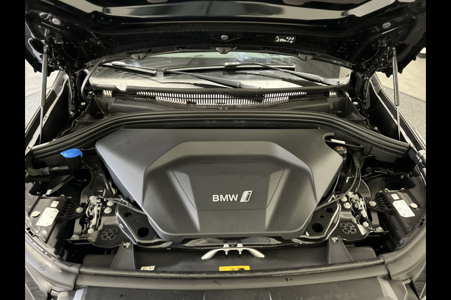 BMW iX1 M-Sport xDrive30 | Travel Pack | Innovation Pack |  Harman Kardon | 20" LMV | € 608,- per maand | 6.000 km GRATIS laden*