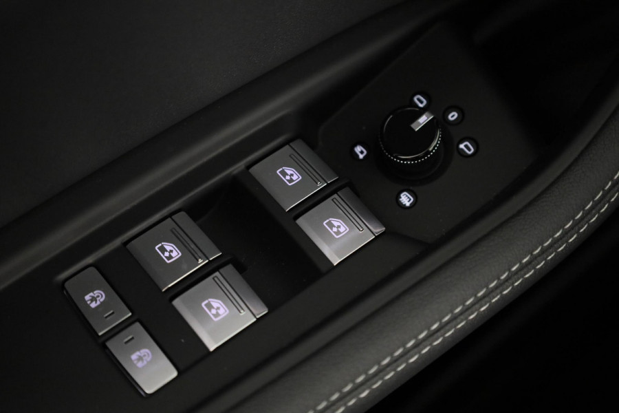 Audi e-tron Advanced edition plus e-tron 55 300kw/408pk 95Kwh Navigatie | 20 inch Lichtmetalen velgen | Privacy glas |