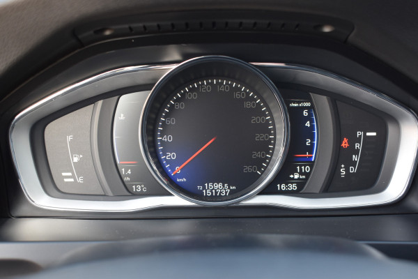 Volvo V60 T4 190PK Automaat Business Sport | Trekhaak | Stoelverwarming | Half leder | 17" LMV | Getint glas |