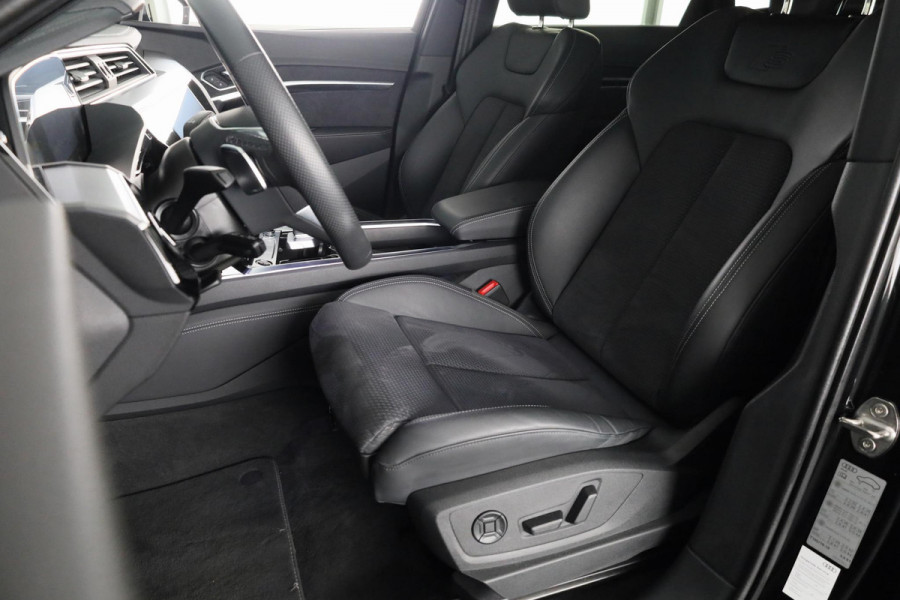 Audi e-tron 55 quattro S edition 95 kWh 408 pk | Navigatie | Achteruitrijcamera | Parkeersensoren (Park assist) | Stoelverwarming