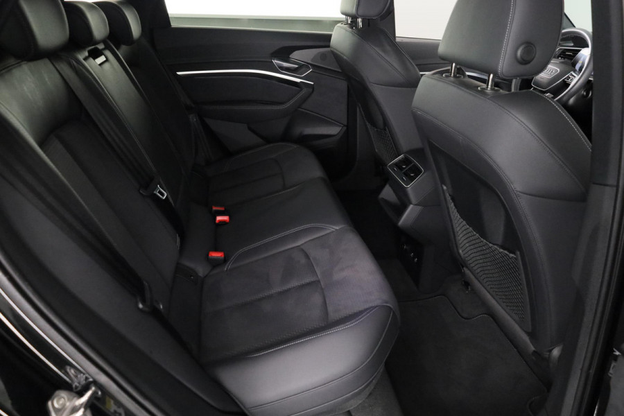 Audi e-tron 55 quattro S edition 95 kWh 408 pk | Navigatie | Achteruitrijcamera | Parkeersensoren (Park assist) | Stoelverwarming