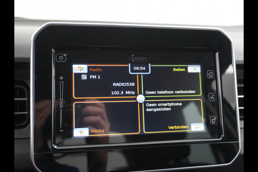 Suzuki Ignis 1.2 83pk Automaat Apple Carplay Android Navi Camera stoelverwarming airco Lmv Dakrails Mistl. Bluetooth Priv.Glas ABS Smart Hybr BAS TCS Stabi.programma Hill Assist ESP Autom.Verlichting LED  Vermoeidheidsherkenning Hill Hold Botswaarschuwing Elektr.Ramen+Spiegels Verschuifbare achterstoelen Dealer onderhouden! slechts 895kg hierdoor slechts 29 euro belasting p/m