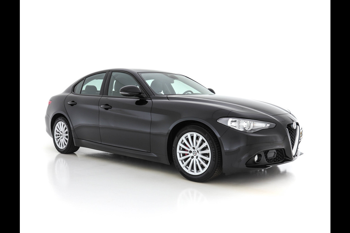 Alfa Romeo Giulia 2.0T Super Black-Line 200 Pk Aut. *NAVI-FULLMAP | 1/2-LEDER | DAB | ECC | PDC | CRUISE | COMFORT-SEATS | BREMSA-BRAKES | 17"ALU*.