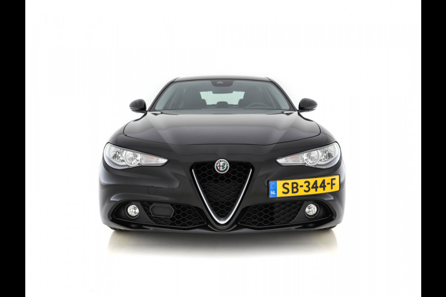 Alfa Romeo Giulia 2.0T Super Black-Line 200 Pk Aut. *NAVI-FULLMAP | 1/2-LEDER | DAB | ECC | PDC | CRUISE | COMFORT-SEATS | BREMSA-BRAKES | 17"ALU*.