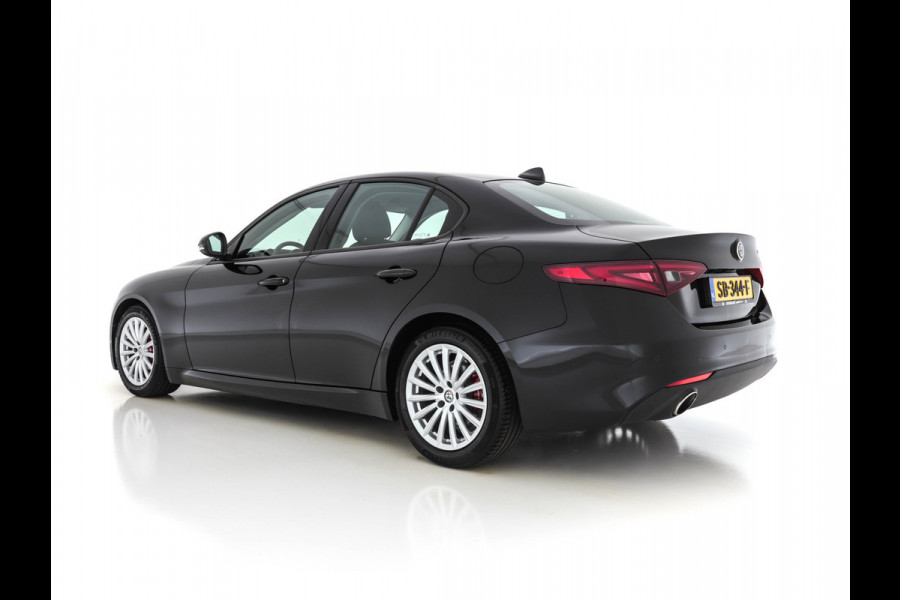 Alfa Romeo Giulia 2.0T Super Black-Line 200 Pk Aut. *NAVI-FULLMAP | 1/2-LEDER | DAB | ECC | PDC | CRUISE | COMFORT-SEATS | BREMSA-BRAKES | 17"ALU*.