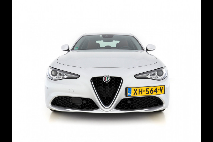 Alfa Romeo Giulia 2.2 Aut. *BI-XENON | NAVI-FULLMAP | 1/2-LEDER | LANE-ASSIST |  ADAPTIVE-CRUISE | DAB | APP.CONNECT |  PDC | ECC | COMFORT-SEATS | 17"ALU *