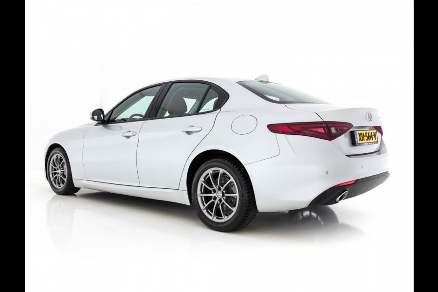 Alfa Romeo Giulia 2.2 Aut. *BI-XENON | NAVI-FULLMAP | 1/2-LEDER | LANE-ASSIST |  ADAPTIVE-CRUISE | DAB | APP.CONNECT |  PDC | ECC | COMFORT-SEATS | 17"ALU *