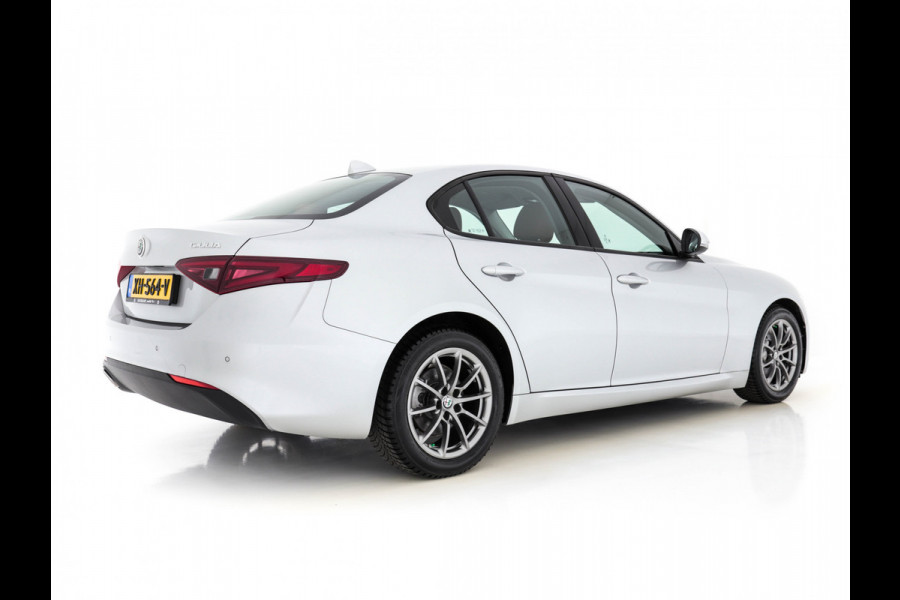 Alfa Romeo Giulia 2.2 Aut. *BI-XENON | NAVI-FULLMAP | 1/2-LEDER | LANE-ASSIST |  ADAPTIVE-CRUISE | DAB | APP.CONNECT |  PDC | ECC | COMFORT-SEATS | 17"ALU *