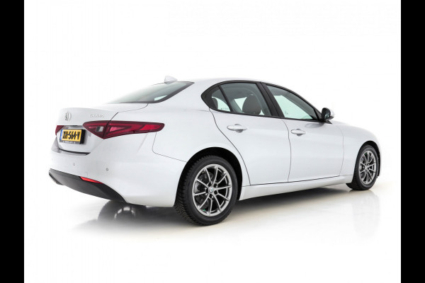 Alfa Romeo Giulia 2.2 Aut. *BI-XENON | NAVI-FULLMAP | 1/2-LEDER | LANE-ASSIST |  ADAPTIVE-CRUISE | DAB | APP.CONNECT |  PDC | ECC | COMFORT-SEATS | 17"ALU *