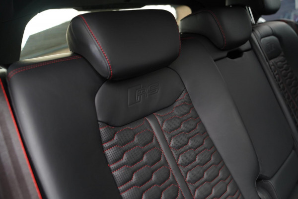 Audi RSQ8 4.0 TFSI RS Q8 quattro | Panorama | Keramisch | RS Zetels | Carbon | 23 inch | Black Optic | HuD | Adaptieve Cruise |