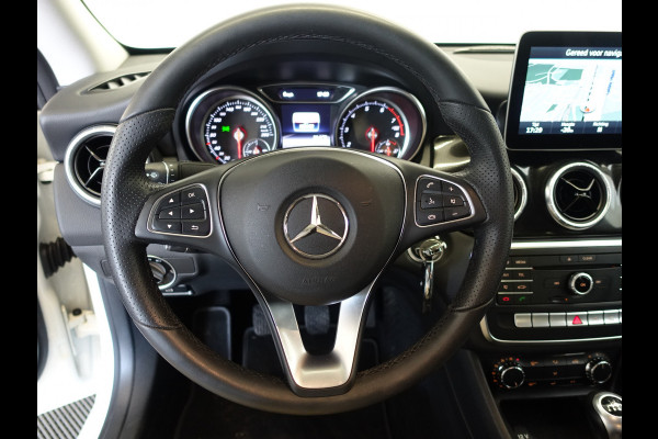 Mercedes-Benz CLA-Klasse 180 Prestige AMG Ed- Leer I Navi I Camera I Xenon Led I ECC I LMV