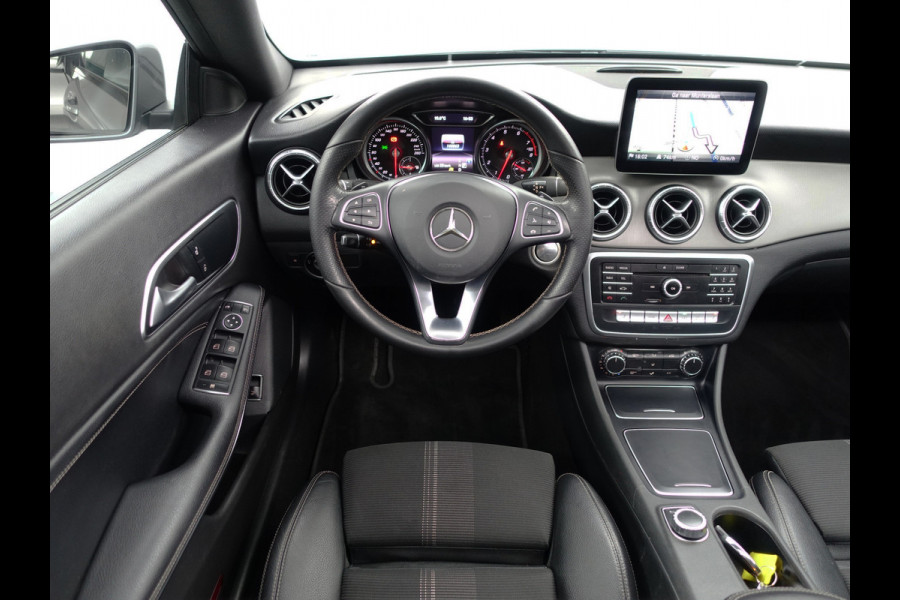 Mercedes-Benz CLA-Klasse 180 AMG Night Edition Aut- Panodak I Dynamic Select I Stoelverwarming I Camera I Keyless I Xenon Led