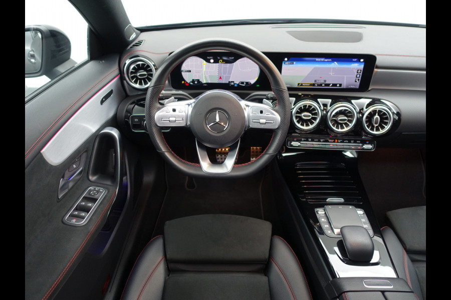 Mercedes-Benz CLA-Klasse 180 Premium AMG Edition Aut- Sfeerverlichting I Burmester I Panodak I Sport Interieur I Camera I Xenon Led