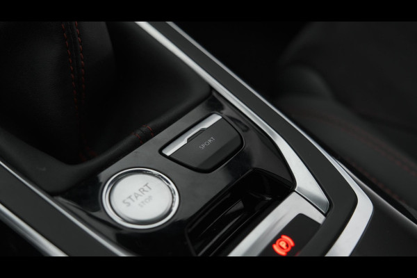 Peugeot 308 1.6 TURBO GTi 270 pk | Leer-Alcantara | Panoramadak  | Parkeersensoren | Navigatie | DAB+ | Denon soundsystem | 19 Inch Velgen | LED