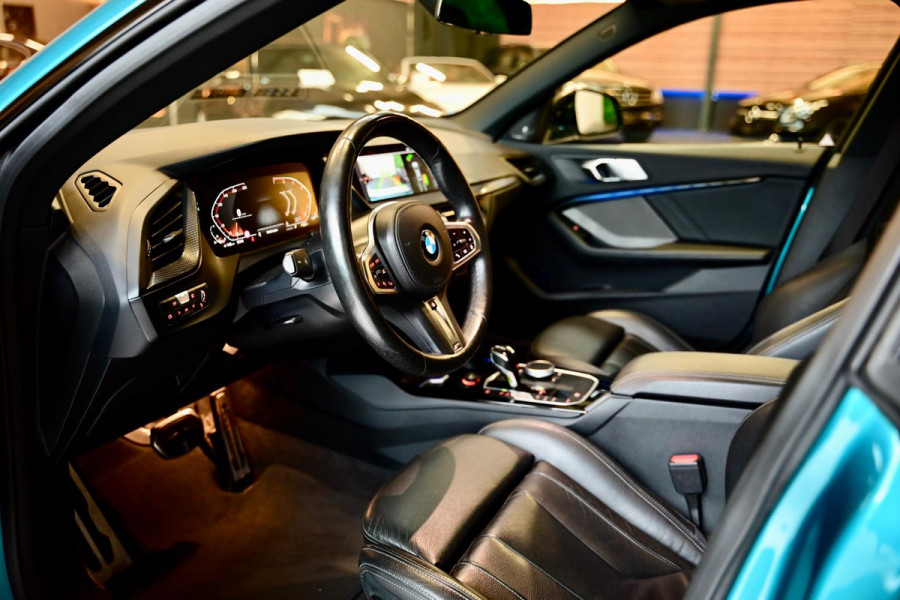 BMW 2 Serie Gran Coupé M235i xDrive High Executive - Verw. Stuur - Adaptive Cruise Control - Sportstoelen - Schuifdak -