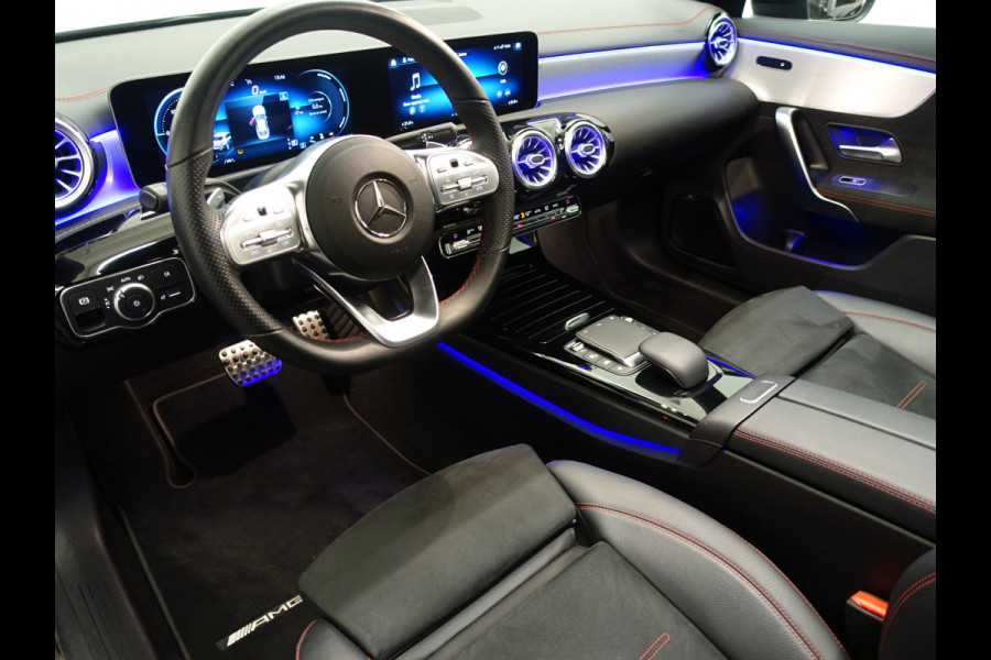 Mercedes-Benz CLA-Klasse 200 AMG Night Edition Aut- Designo Kleur I Panodak I Carplay I Sport Leder I Xenon Led ISfeerverlichting