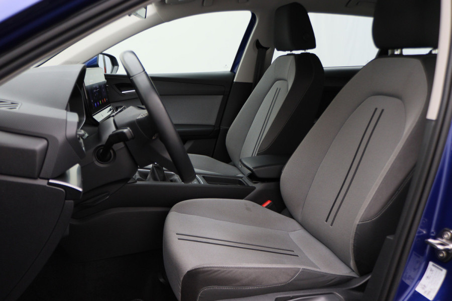 Seat Leon Sportstourer 1.5 TSI Style Business Intense Apple Carplay, Lane Assist, Navigatie, Camera, LED, DAB