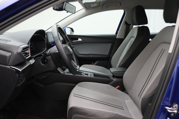 Seat Leon Sportstourer 1.5 TSI Style Business Intense Apple Carplay, Lane Assist, Navigatie, Camera, LED, DAB